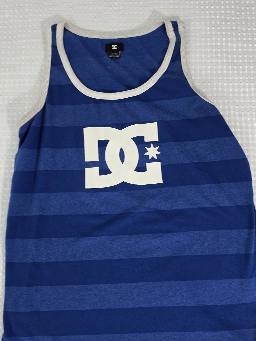 DC Shoes Blue Striped Graphic Tank Top – Men’s Size Medium
